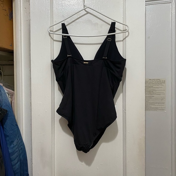 BLACK Sea Level Swim Australia D&DD Cup - 12 - NWT - Picture 8 of 9